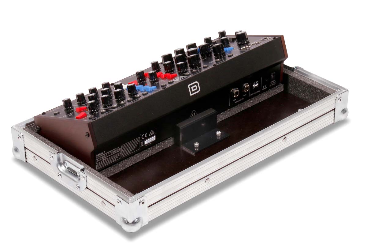 Haubencase Behringer Model-D + Kabelkanal – Bild 9