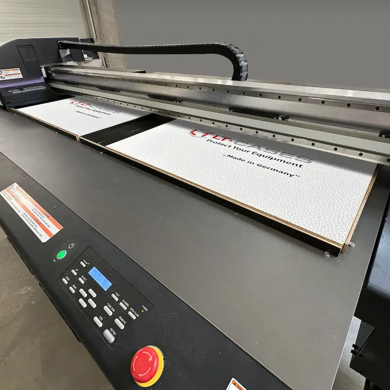 Die Direktdruckmaschine bei LT Cases