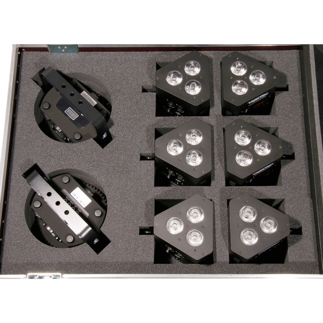 Mehrere LED-Lichteinheiten in einem schaumstoffgepolsterten Flightcase von oben betrachtet.