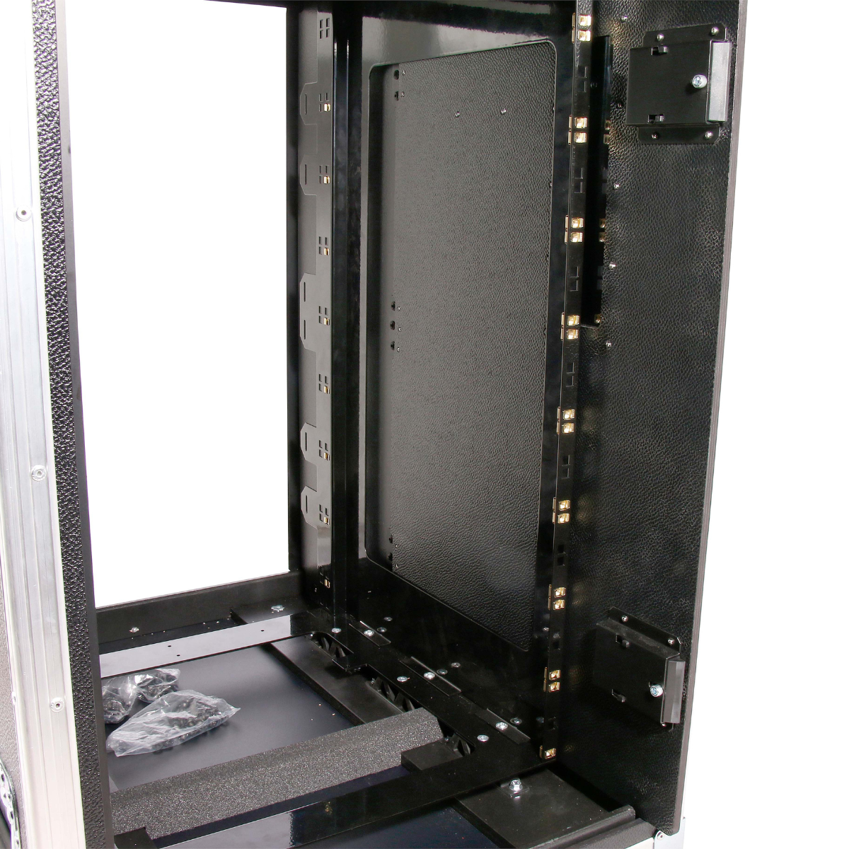 Detailansicht eines Rack Cases von L.T. Cases mit stabiler Innenkonstruktion für 19-Zoll-Technik