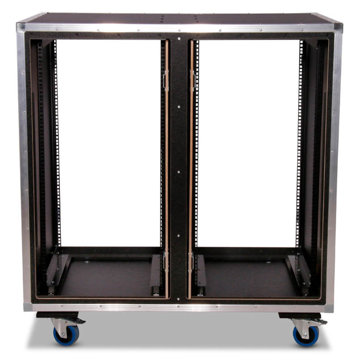 Maßgeschneidertes Doppelrack Case von L.T. Cases für professionelles Technik-Equipment