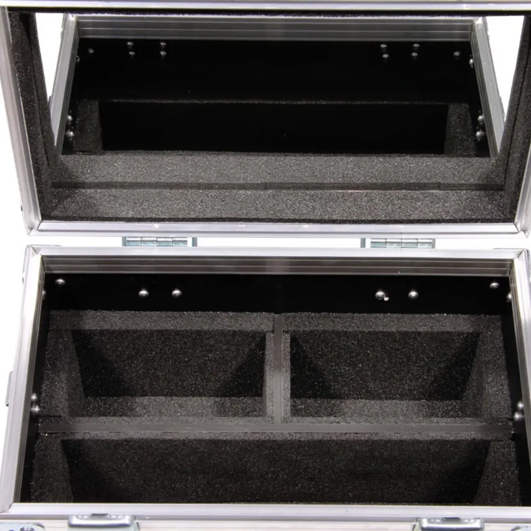 Maßgeschneidertes Spiegel-Case von L.T. Cases für mobile Garderobe, Make-up und Eventeinsatz